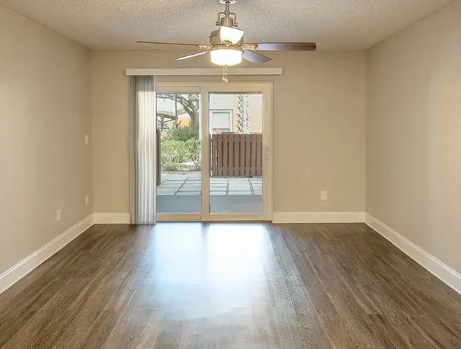 Unfurnished livingroom